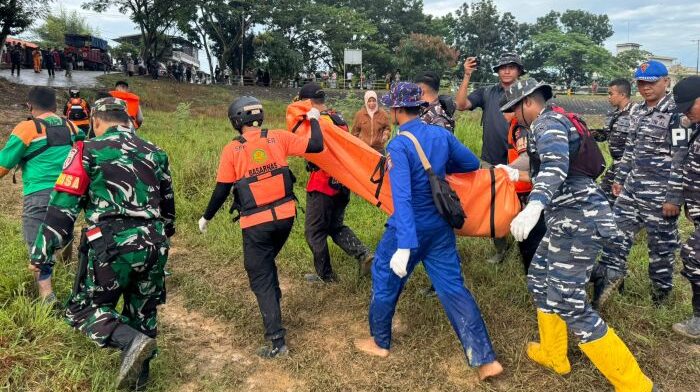 Satgas Gabungan SAR berhasil menemukan jasad balita yang dilaporkan hanyut dan ditemukan dalam kondisi meninggal dunia pada Rabu pagi (28/5/2025), sekitar pukul 08.20 WITA. Foto: BorneoFlash/Agung Putra