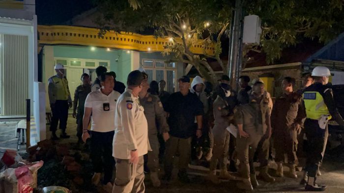Satpol PP Balikpapan gelar operasi penertiban ketertiban di kawasan Balikpapan Timur, Kamis (29/5/2025) dini hari. Foto: BorneoFlash/Ardian