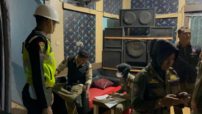 Satpol PP Balikpapan gelar operasi penertiban ketertiban di kawasan Balikpapan Timur, Kamis (29/5/2025) dini hari. Foto: BorneoFlash/Ardian