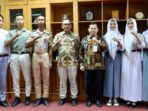 Sekda PPU Tohar melepas enam pelajar terbaiknya untuk mengikuti seleksi nasional Paskibraka 2025 ke tingkat provinsi dan nasional. Foto: BorneoFlash/IST