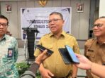 Sekretaris Daerah Kota Samarinda, Hero Mardanus bersama Perwakilan Kepala BPKP Provinsi Kalimantan Timur, R. Gatot Megantoro dan Inspektorat Kota Samarinda melalui H. Mukhlis selaku Inspektur Pembantu Khusus. Foto: BorneoFlash/Nur Ainunnisa