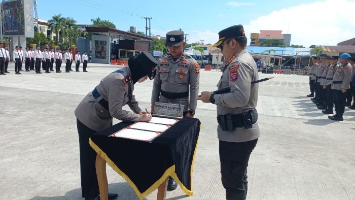 Sertijab Kasat Lantas Polresta Balikpapan yang digelar secara terbuka di halaman Mapolresta, pada Kamis (22/5/2025). Foto: HO/Humas Polresta Balikpapan