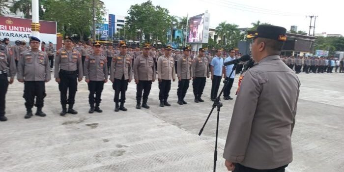 Wakapolresta Balikpapan, AKBP Hendrik EB, S.H., S.I.K., Saat Pimpin Apel pengamanan Aksi Solidaritas AMKB di Balikpapan, Selasa pagi (20/5/2025). 