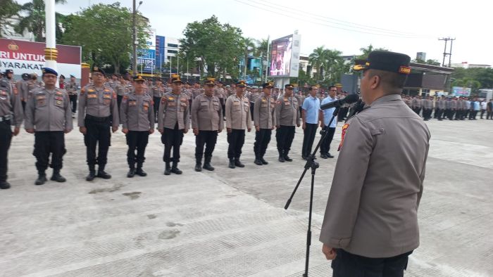 Wakapolresta Balikpapan, AKBP Hendrik EB, S.H., S.I.K., Saat Pimpin Apel pengamanan Aksi Solidaritas AMKB di Balikpapan, Selasa pagi (20/5/2025). 