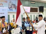 Wakil Gubernur Kalimantan Timur, Seno Aji, secara resmi melepas keberangkatan Kloter Pertama rombongan Jemaah haji, pada hari Senin (5/5/2025). Foto: BorneoFlash/Niken Sulastri