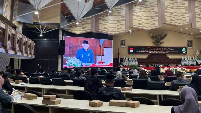 Wakil Gubernur Kaltim, Seno Aji saat sambutannya pada  Rapat Paripurna DPRD Kaltim, pada Jumat (23/5/2025). Foto: BorneoFlash/Nur Ainunnisa