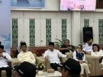 Wakil Ketua Dewan Perwakilan Rakyat Daerah (DPRD) Kota Balikpapan, Yono Suherman menghadiri pelepasan 360 calon jemaah haji kota Balikpapan beserta petugas haji pada kloter pertama, di Embarkasi Haji Balikpapan, pada Senin malam (5/5/2025). Foto: BorneoFlash/Ardian