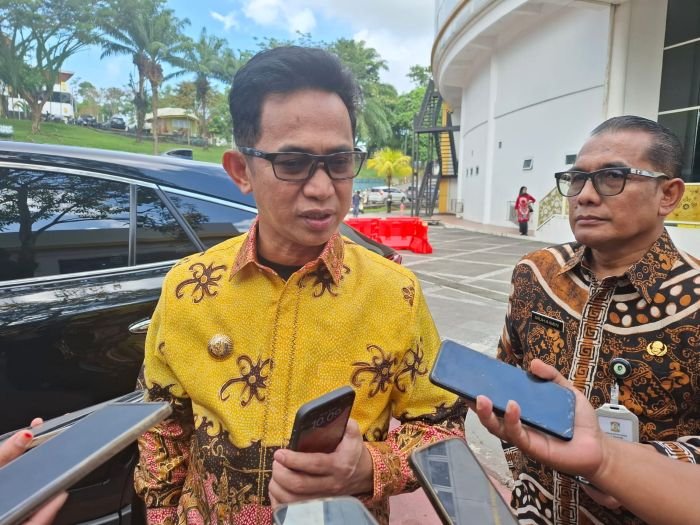 Rahmad Mas’ud Klarifikasi Perjalanan ke London, Bantah Liburan di Tengah Krisis BBM