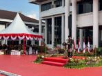 Wali Kota Balikpapan, H. Rahmad Mas’ud, dalam upacara peringatan Hari Pendidikan Nasional yang digelar di Balai Kota, Jumat (2/5/2025). Foto: BorneoFlash/Niken Sulastri