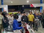 Wali Kota Balikpapan H. Rahmad Mas’ud dan Executive General Manager Pertamina Patra Niaga Regional Kalimantan, Alexander Susilo saat meninjau SPBU di kawasan Grand City, pada Selasa (21/5/2025 malam. Foto: BorneoFlash/Niken Sulastri