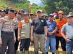 Wali Kota Samarinda, Andi Harun kunjungi korban longsor. Foto: BorneoFlash/Nur Ainunnisa