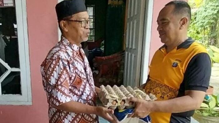 Polresta Balikpapan kembali menggelar kegiatan rutin bertajuk "Jumat Berkah"dengan menyambangi warga prasejahtera di wilayah Balikpapan Utara. Foto: BorneoFlash