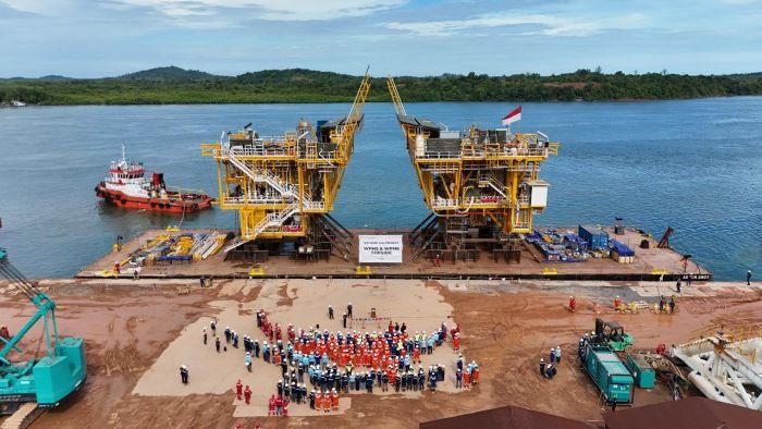 Sail away tahap ketiga untuk topside platform WPN5 dan WPN6 Lapangan Sisi Nubi di Wilayah Kerja Mahakam Kalimantan Timur. Foto: HO/PHM