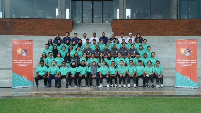 PSSI secara resmi menyelesaikan program beasiswa bagi 48 pelatih perempuan dari berbagai daerah di Indonesia melalui program FIFA Women’s Football Development. Foto: HO/pssi.org
