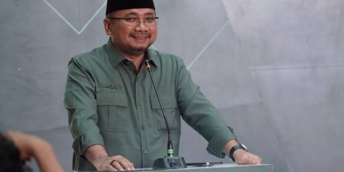 Yaqut Cholil Qoumas saat masih menjadi menteri agama, membuka acara Gebyar Expo Kemandirian Pesantren di Trans Mal Bandung, Jawa Barat, Kamis (10/10/2024).(Dok. Kementerian Agama)