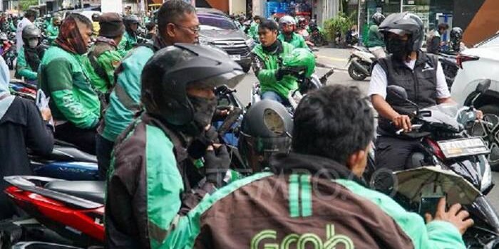 Ratusan Pengemudi Ojek Online Berunjuk Rasa di Patung Kuda Tuntut Penurunan Potongan Biaya Aplikasi