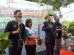 HUT ke-30 Telkomsel, yang menggandeng komunitas Ciroes dalam aksi bertajuk “Satu Langkah Menjaga Bumi, Satu Langkah Majukan Indonesia.” Tanam Mangrove di Balikpapan, pada Sabtu pagi (31/5/2025). Foto: HO/ Telkomsel