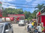 Antrean BBM yang terjadi di SPBU Gunung Guntur Balikpapan Tengah, pada hari Senin, (19/5/2025). Foto: BorneoFlash/Niken Sulastri