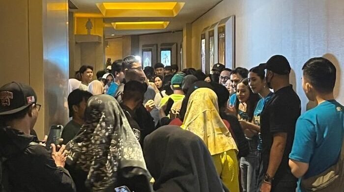 Antusiasme warga Balikpapan menyambut penayangan spesial film Jodoh 3 Bujang di Bioskop XXI E-Walk Mall Balikpapan Superblock, pada Selasa (24/6/2025). Foto: BorneoFlash/Niken Sulastri
