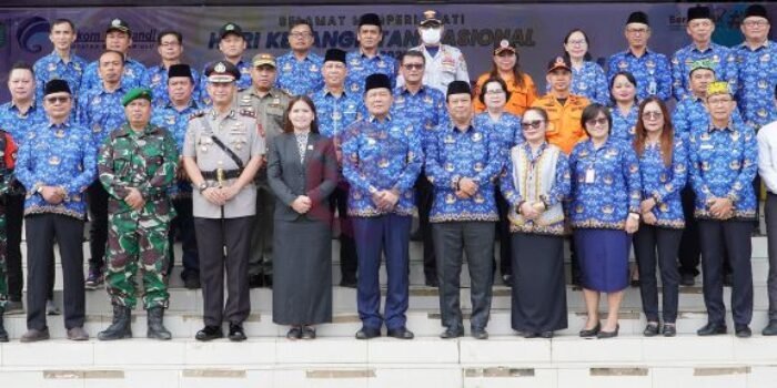 Apel peringatan Hari Kebangkitan Nasional (Harkitnas) ke-117 Tahun 2025 yang dipimpin oleh Bupati Mahulu Dr. Bonifasius Belawan Geh, S.H., M.E diikuti seluruh jajaran OPD Mahulu, di alun-alun Ujoh Bilang, pada selasa (20/05/2025). Foto: HO/dprd.mahakamulukab.go.id