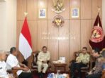 Wakil Menteri Pertahanan Republik Indonesia (Wamenhan RI) Donny Ermawan Taufanto menerima Kunjungan Kehormatan Duta Besar Luar Biasa dan Berkuasa Penuh RI untuk Republik Demokratik Timor-Leste (RDTL). Foto: kemhan.go.id