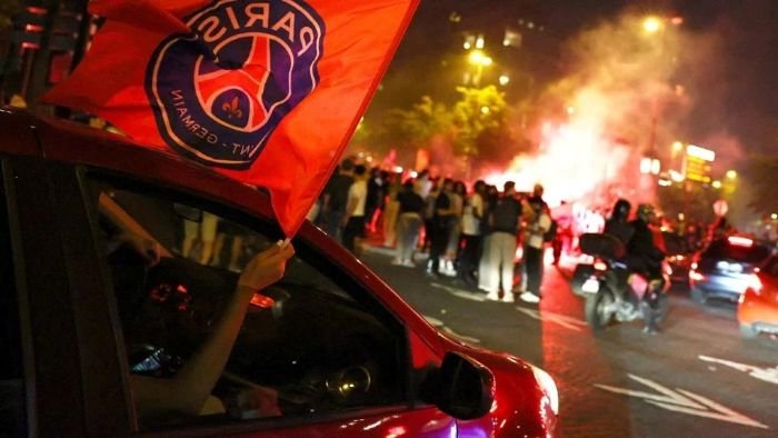 Pesta PSG berujung duka. Foto: X/@AViverosNoticia Pesta PSG berujung duka. Foto: X/@AViverosNoticia