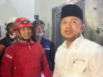 Gubernur Kaltim, Rudy Mas'ud, saat Tinjau langsung lokasi kebakaran yang terjadi di Hotel Atlet GOR Kadrie Oening, Samarinda, pada Rabu malam (18/6/2025). Foto: BorneoFlash/Nur Ainunnisa