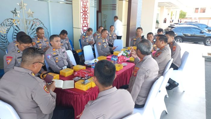Jajaran Polresta Balikpapan menggelar kegiatan Analisa dan Evaluasi (Anev) Mingguan di Lobby Mapolresta Balikpapan, pada Senin (9/6/2025). Foto: HO/Humas Polresta Balikpapan 