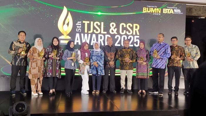 KPI Unit Balikpapan mendapatkan penghargaan Pilar Lingkungan dalam ajang 5th TJSL dan CSR Award 2025 pada Rabu (25/6/2025). Foto: HO/KPI Unit Balikpapan