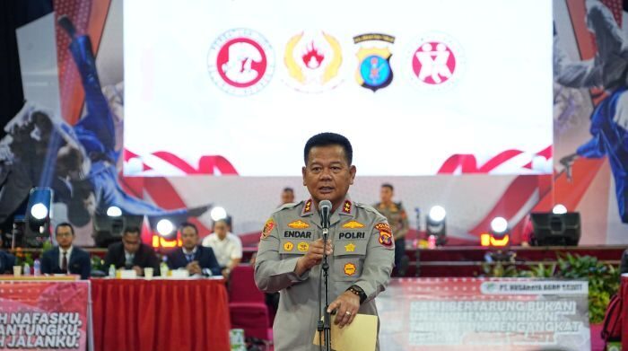 Kapolda Kaltim, Irjen Pol Endar Priantoro, S.H., S.I.K., C.F.E., M.H., Secara Resmi Menutup Kejuaraan Judo Kapolda Kaltim Cup 2025 di Gedung Balikpapan Sport And Convention Center (BSCC)/Dome Balikpapan, Pada Rabu (18/6/2025). Foto: HO/Humas Polda Kaltim