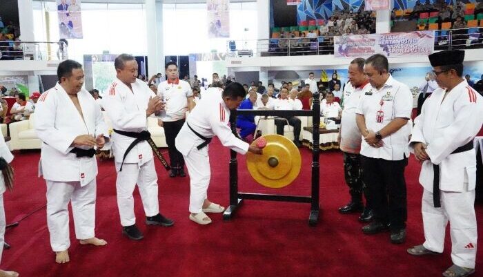 Kapolda Kaltim Irjen Pol. Endar Priantoro, S.H., S.I.K., C.F.E., M.H. Secara Resmi Membuka Kejuaraan Judo Antar Satker Polda dan Polres se-Kaltim di Gedung Balikpapan Sport And Convention Center (BSCC)/Dome Balikpapan, Pada Selasa (17/6/2025). Foto: HO/Humas Polda Kaltim