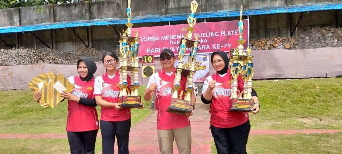 Kapolresta Balikpapan, Kombes Pol Anton Firmanto, S.H., S.I.K., M.Si. Beserta jajaran sukses mencatatkan prestasi gemilang dengan memborong sederet trofi dalam ajang Kejuaraan Menembak HUT Bhayangkara ke-79 Tahun 2025, Pada Sabtu (21/6/2025). Foto: HO/Humas Polresta Balikpapan