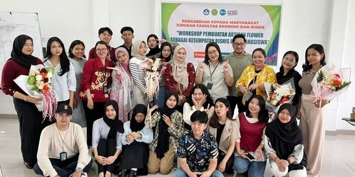 Kegiatan bertajuk “Workshop Pembuatan Artisan Flower sebagai Peluang Bisnis bagi Mahasiswa” ini dilaksanakan pada Minggu, 20 Oktober 2024, di Palangka Raya. Foto: HO/Universitas Palangka Raya