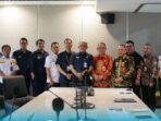 Kepala Dinas Perhubungan (Dishub) Mahulu Fransiskus Xaverius Lawing, SE., M.Si, (4 dari Kanan) Saat Hadiri koordinasi dengan Kementerian Perhubungan RI Terkait Pembangunan Bandar Udara Ujoh Bilang, yang digelar di Ruang Rapat Amahai, Gedung Karya, Direktorat Jenderal Perhubungan Udara, Kementerian Perhubungan RI, Jakarta, Pada Kamis (13/03/2025). Foto: HO/Prokopim mahulu