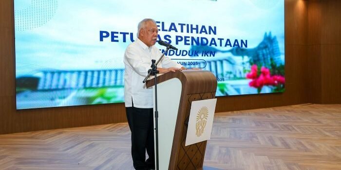 Kepala Otorita IKN, Basuki Hadimuljono saat memberikan sambutan dalam acara pelatihan petugas Pendataan Penduduk IKN di Gedung Serbaguna Kemenko 3, Plaza Seremoni, pada Kamis (19/6/2025). Foto: HO/Humas Otorita IKN