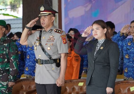Ketua DPRD Mahulu Devung Paran, A.Md., Keb, Mengikuti apel peringatan Hari Kebangkitan Nasional (Harkitnas) ke-117 Tahun 2025 di alun-alun Ujoh Bilang, pada selasa (20/05/2025). Foto: HO/dprd.mahakamulukab.go.id
