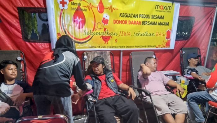 Kolaborasi antara Maxim dan Palang Merah Indonesia (PMI) dalam aksi kegiatan donor darah. Foto: HO/Maxim