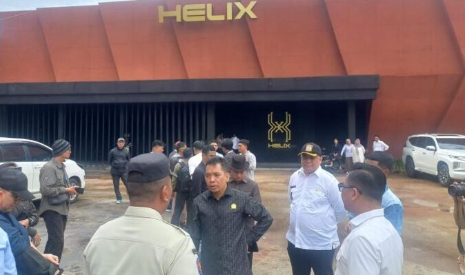 Komisi I DPRD Balikpapan melakukan inspeksi mendadak bersama OPD terkait di THM Helix, pada Rabu (18/6/2025). Foto: BorneoFlash/Niken Sulastri