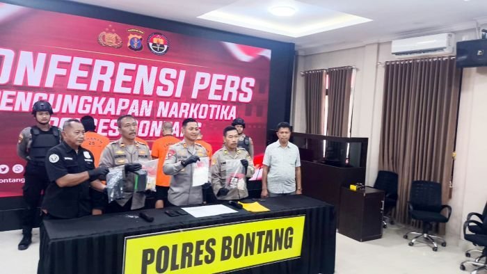 Konferensi pers pengungkapan kasus peredaran sabu dalam jumlah besar oleh Polres Bontang pada Senin (23/6/2025). Foto: HO/Humas Polres Bontang
