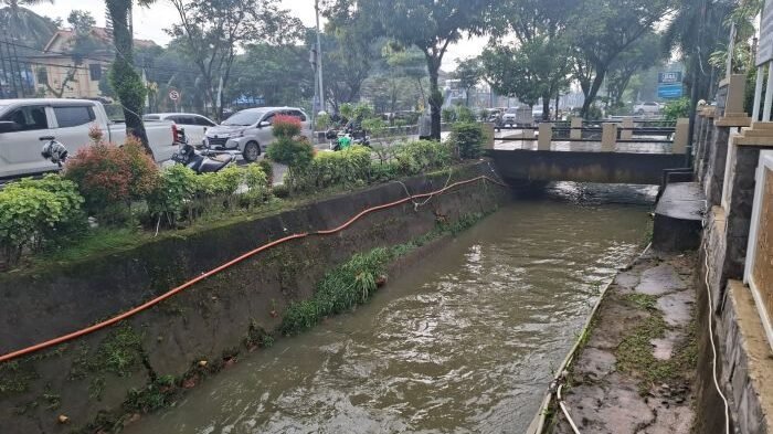 Lokasi Pelaksanaan Proyek pembangunan saluran drainase kembali dilakukan, kali ini di kawasan Inhutani, Jalan MT Haryono, Kota Balikpapan. Foto: BorneoFlash/Ardian
