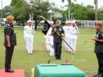 Pangdam VI/Mulawarman, Mayjen TNI Rudi Rachmat Nugraha memimpin upacara sertijab Komandan Batalyon Arhanud 7/ABC di Lapangan Yonarhanud 7/ABC, Kota Bontang, pada Jumat (20/6/2025). Foto: HO/Pendam VI/Mlw