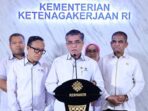 Menteri Ketenagakerjaan Yassierli dalam konferensi pers yang digelar di Kantor Kemnaker, Jakarta, pada Selasa (24/6/2025). Foto: HO/Kemnaker