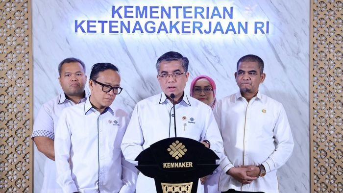 Menteri Ketenagakerjaan Yassierli dalam konferensi pers yang digelar di Kantor Kemnaker, Jakarta, pada Selasa (24/6/2025). Foto: HO/Kemnaker