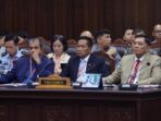 Menteri Pertahanan RI Sjafrie Sjamsoeddin bersama Menteri Hukum dan HAM Supratman Andi Agtas, Wakil Menteri Pertahanan Donny Ermawan Taufanto, serta Wakil Menteri Hukum dan HAM Edward Omar Sharif Hiariej menghadiri sidang uji materiil dan formil terhadap Undang-Undang Nomor 3 Tahun 2025 tentang Perubahan atas UU Nomor 34 Tahun 2004 tentang Tentara Nasional Indonesia (UU TNI), di Mahkamah Konstitusi RI, Jakarta, Senin (23/6/2025). Foto: kemhan.go.id