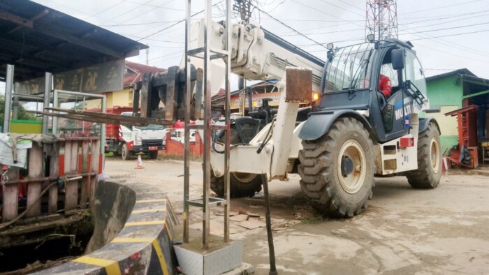 Normalisasi saluran drainase sepanjang 184 meter di Kelurahan Sangasanga Dalam guna mencegah terjadinya banjir yang kerap melanda wilayah tersebut di musim hujan. Foto: HO/PEP Sangasanga Field