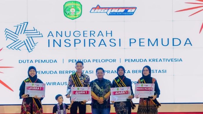 Nurul Fatihah, salah satu Local Hero program CSR PT Pertamina Hulu Sanga Sanga (PHSS), berhasil dinobatkan sebagai Juara 1 Ajang Anugerah Inspirasi Pemuda Kutai Kartanegara 2025. Foto: HO/PHSS