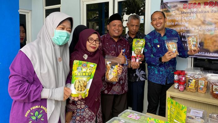 PLN UID Kaltimra melalui Program TJSL - UP3 Berau menyalurkan bantuan kepada pelaku UMKM di Desa Basuli, Kelurahan Sambaliung, Kabupaten Berau. Foto: HO/PT PLN (Persero)