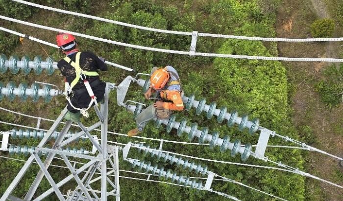 PLN melalui UIP KLT, bersama UPP KLT dan Pusmanpro UPMK, sukses melaksanakan ST-1 untuk Proyek Transmisi SUTT 150 kV GI Tanjung Selor–GI Tideng Pale pada Section 1 dan Section 3. Foto: HO/UIP Kalbagtim
