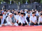 Pangdam VI/Mulawarman, Mayjen TNI Rudy Rachmat Nugraha, S.I.P., M.Sc., Hadir bersama para pejabat Kodam melaksanakan Sholat Idul Adha 10 Dzulhijjah 1446 H / 2025 M,di Halaman Makodam VI/Mulawarman, pada Jumat pagi (06/06/2025). Foto: HO/Pendam VI/Mlw