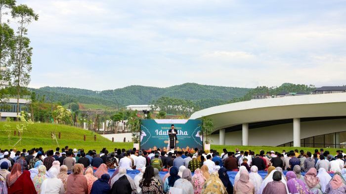 Pelaksanaan Salat Iduladha 1446 Hijriah di kawasan Sentra Massa, Kawasan Inti Pusat Pemerintahan (KIPP), Ibu Kota Nusantara (IKN) pada Jumat, 6 Juni 2025. Foto: HO/Humas Otorita IKN